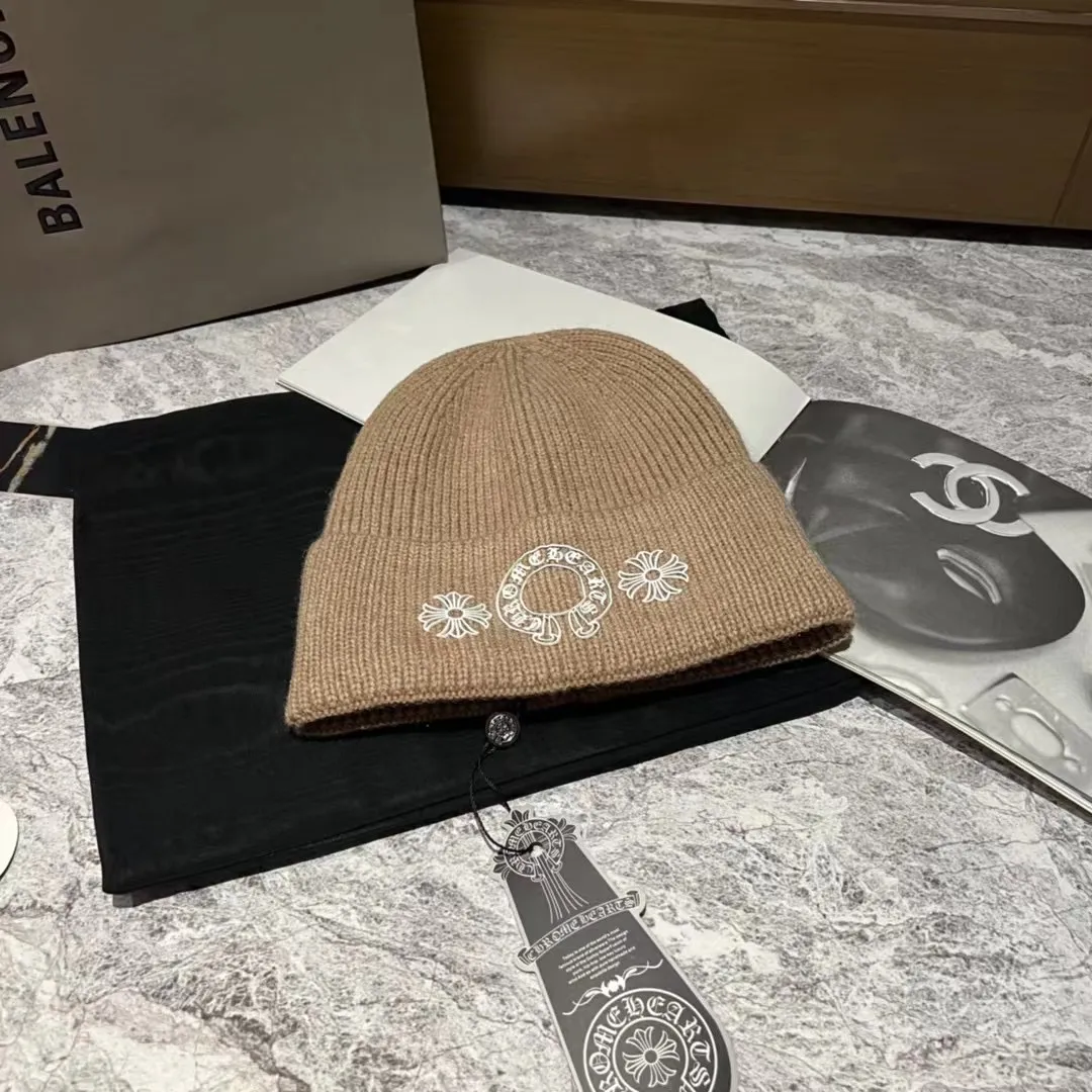 Crow Heart cashmere knitted hat